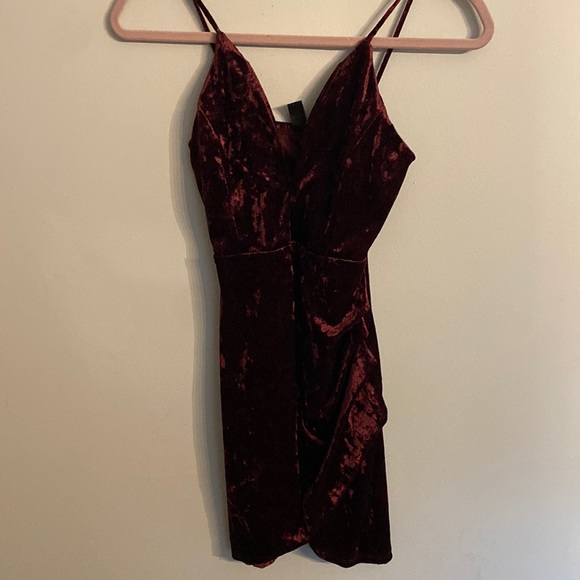 Windsor Dresses & Skirts - 💙2/$15 or 3/$20 - velvet dress